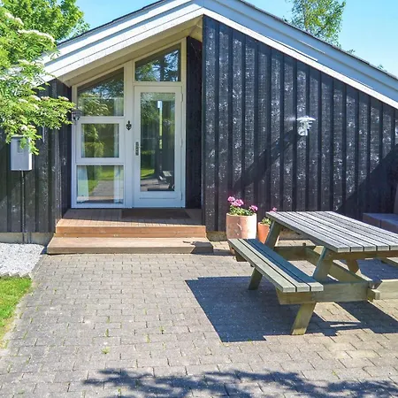 3 Bedroom Awesome In Hébergement de vacances *