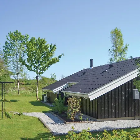 3 Bedroom Awesome In Hébergement de vacances *