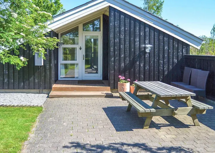 3 Bedroom Awesome In Hébergement de vacances *