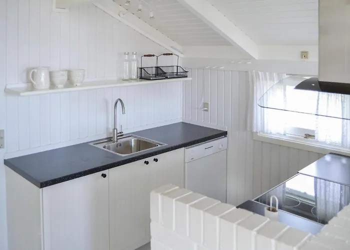 3 Bedroom Awesome In Hébergement de vacances *