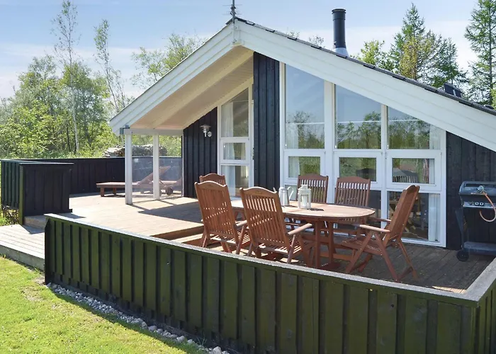 3 Bedroom Awesome In Hébergement de vacances Strandby